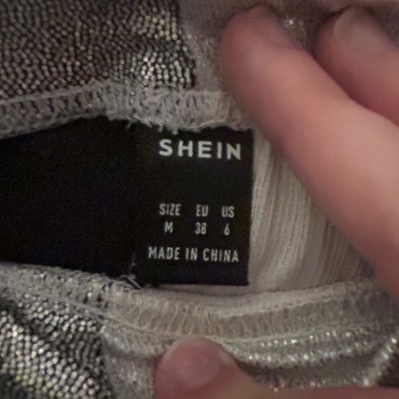 $2 W/ BUNDLE SHEIN Sparkly Two-Tone Skirt Size M - Picture 3 of 3